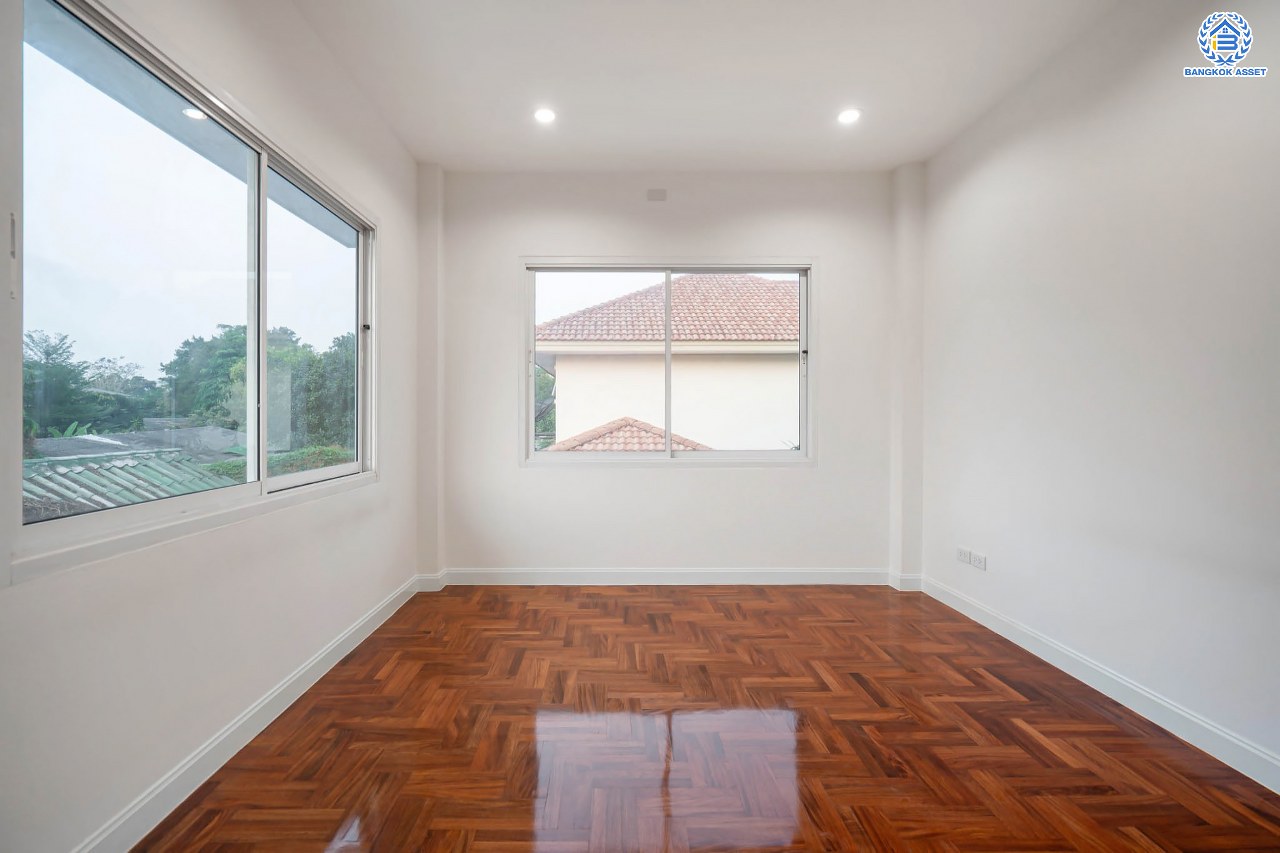 บ้านมือสองตกแต่งใหม่ โครงการ มัณฑิกา กาญจนาฯ-บางบอน รองรับทุกความสุข เนื้อที่ 108.6 ตร.ว. ฟังก์ชัน 3 ห้องนอน 3 ห้องน้ำ 2 ห้องอเนกประสงค์ จอดรถได้ 2 คัน บนทำเลใกล้รถไฟฟ้าสายสีน้ำเงิน "สถานีหลัก2" และจุดขึ้นทางด่วน "พระราม2" และ The Mall บางแค